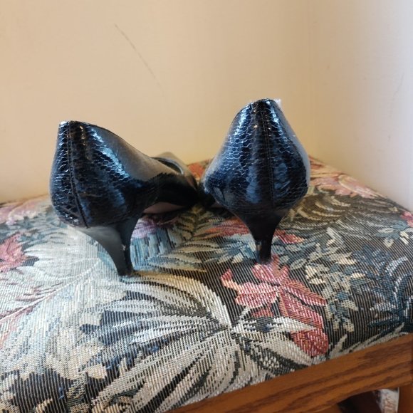 Shoes - Picture 2 of 2